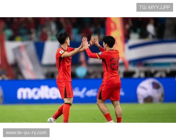 国足世预赛总结：战术调整与球员表现成关键