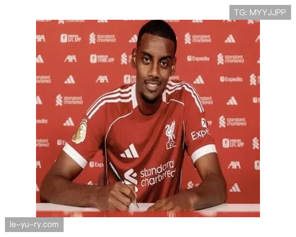 英超夏窗引援热潮：新星加盟引爆球迷期待