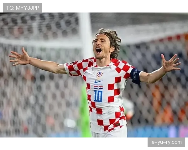 莫德里奇高位压迫下稳定出球能力解析 莫德里奇高位压迫下稳定出球能力解析